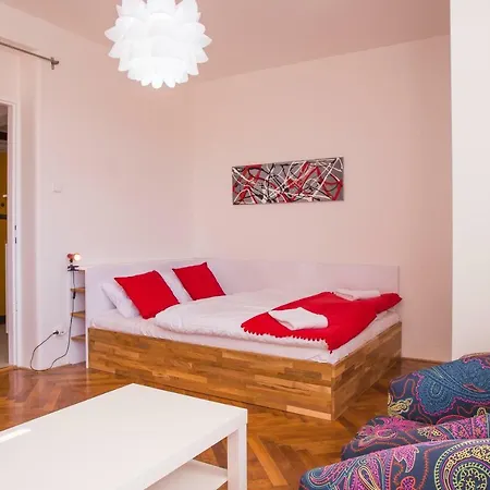Holesovice Terrace | Praguestars *